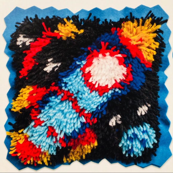 Creatology Yarn Pillow Craft Kit - Picture 7 of 7